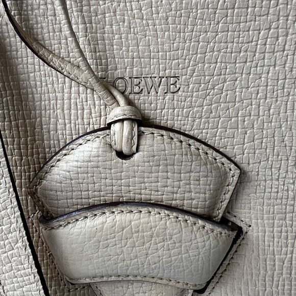 Cream 2-Tone Loewe with long shoulder strap - Picture 2 of 13